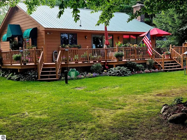 4896 Hidden Harbor Dr NE, Kalkaska, MI 49646