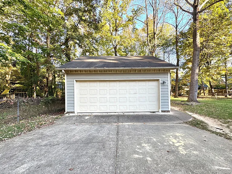 2015 Warwickshire Dr — Photo 24