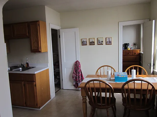 Hickman Plaza Apartments / 915 E. Elm Street — Photo 19