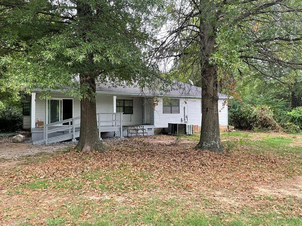 3 bed, 1750 sqft, $1,975 — Photo 2