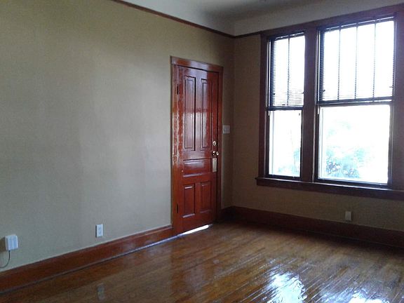 3rd image of 3018 N Hoyne Ave APT 1F