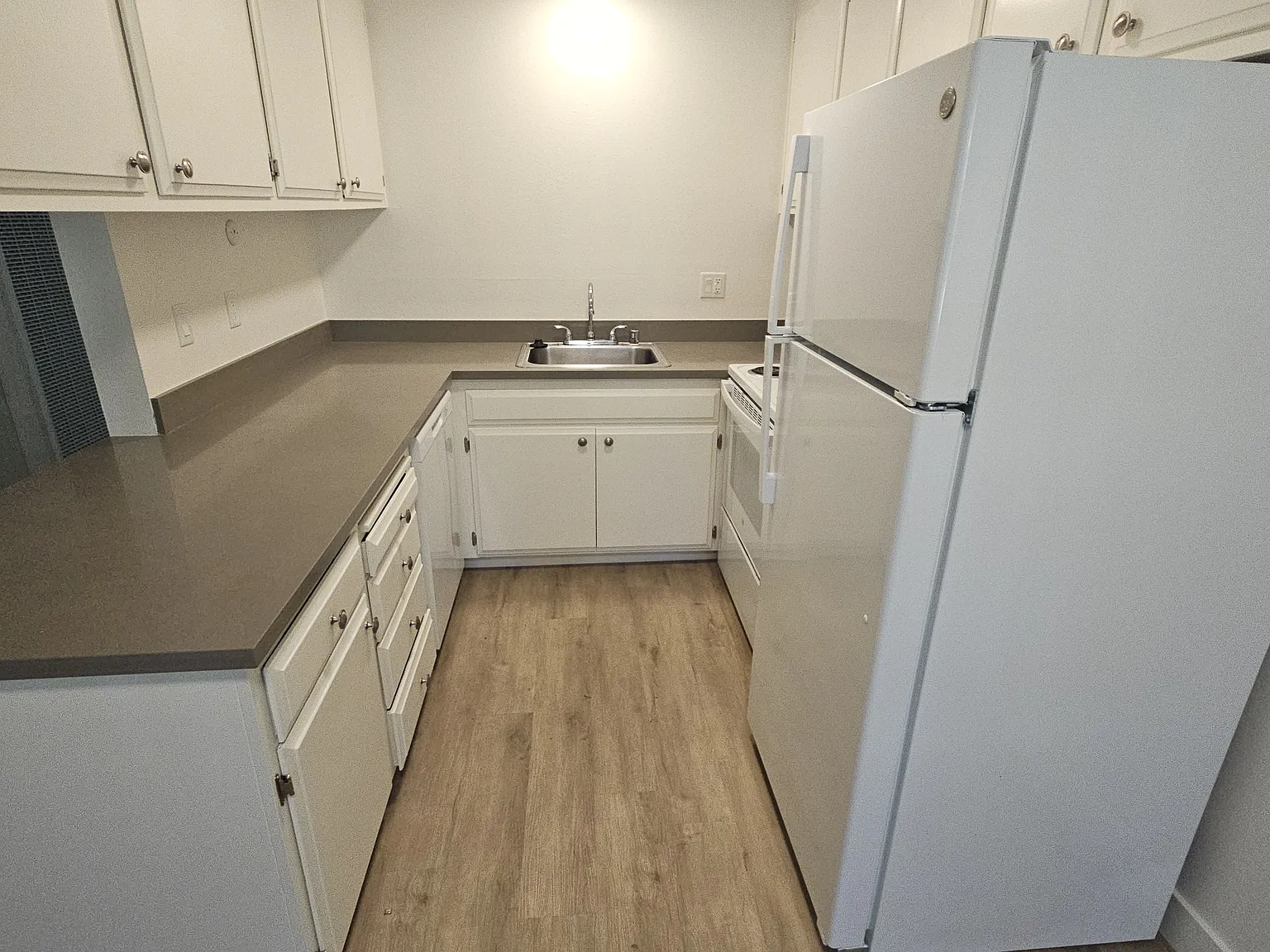2 bed, 900 sqft, $2,800 — Photo 2