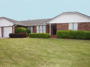 704 Glenmanor Dr, Midwest City, OK 73110