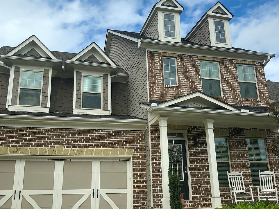 1st image of 1490 Roswell Manor Cir