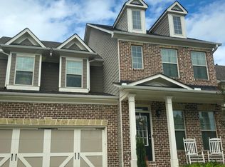 1490 Roswell Manor Cir, Roswell, GA 30076