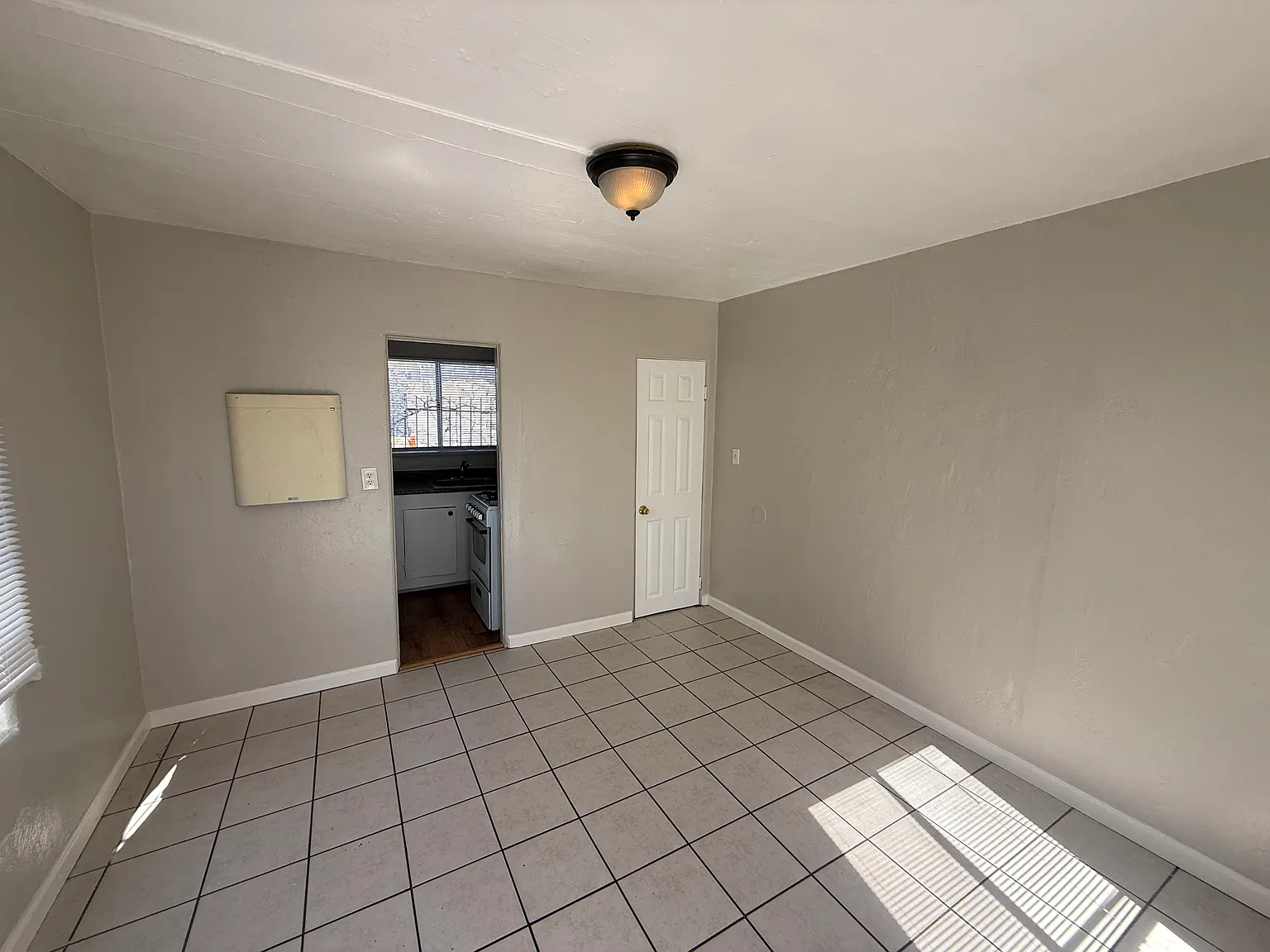 Studio, 400 sqft, $1,330 — Photo 2