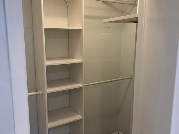 10 West Grand Street image 11 of 13