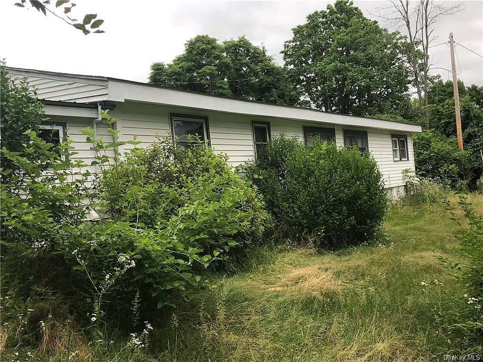 1st image of 20 Perconti Ln