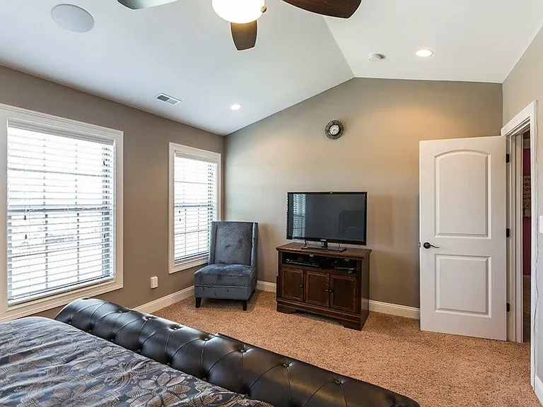 3218 Beaumont Centre Cir — Photo 15
