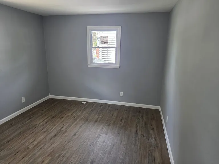 1101 Broadview Blvd N — Photo 15