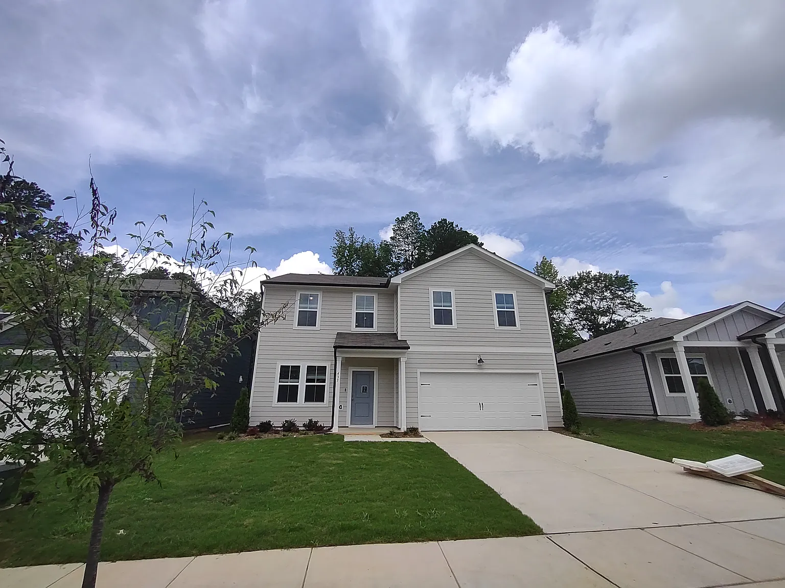 5 bed, 2670 sqft, $2,400 — Photo 2