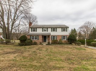 303 Meadowbrook Ln, Broomall, PA 19008