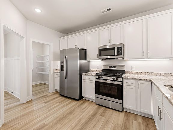 5th image of 301 Hollenbeck Pl