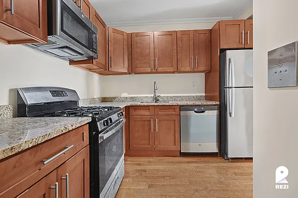 Rented by REZI | media 12