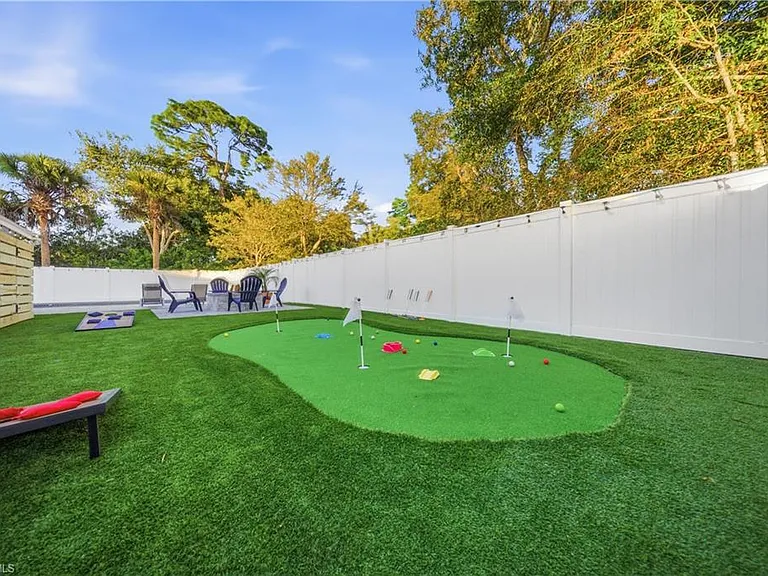 2473 Poinciana St — Photo 27