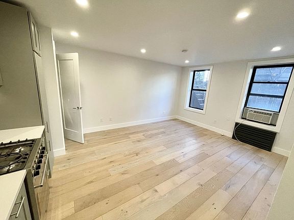 5th image of 421 W 21st St #11B
