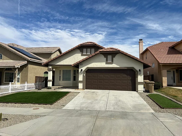 9219 Canyon View Ave — Photo 1
