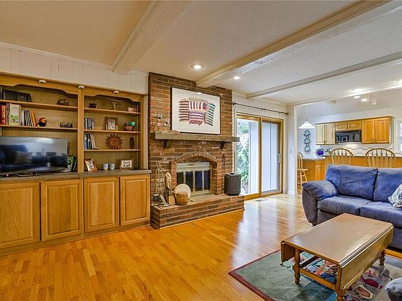 3rd image of 10523 Bridlespur Dr