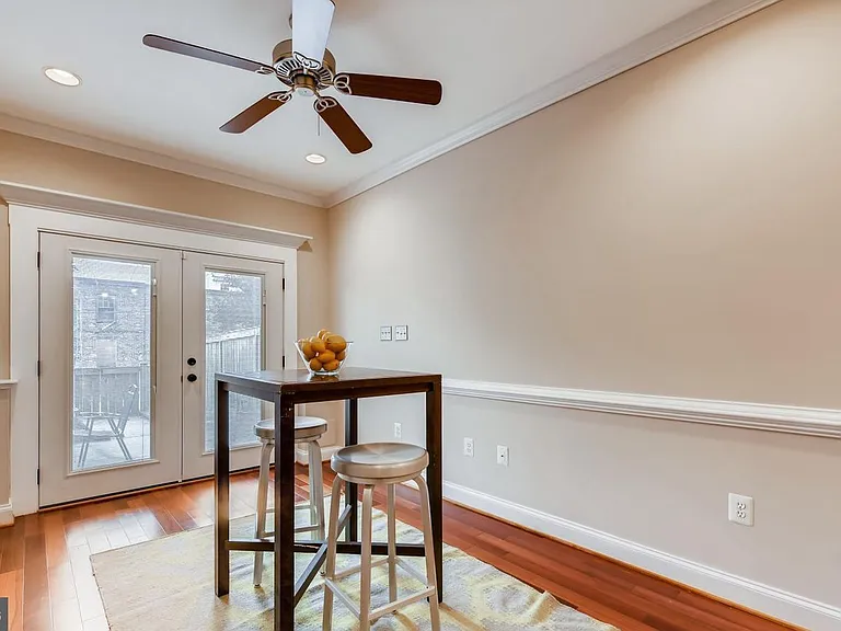 130 W Ostend St — Photo 9