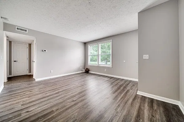 2 bed, 850 sqft, $1,600 — Photo 4