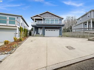 2155 Middle Fork Cir, Seaside, OR 97138