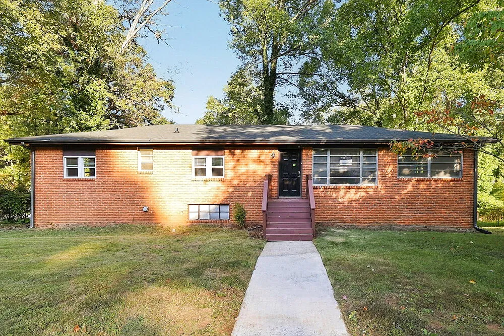 3 bed, 2.0 bath, 1560 sqft, $1,755 — Photo 1