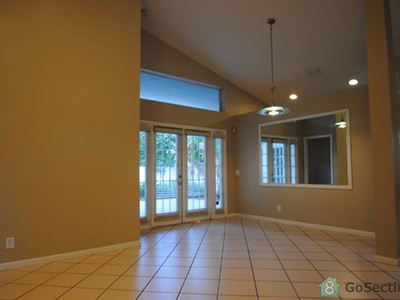 3rd image of 170 Bayridge Ln