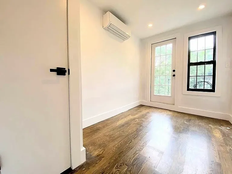 201 Marion St #3R — Photo 6