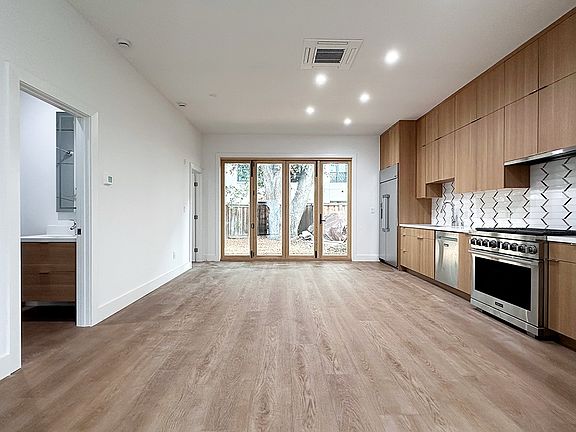 5th image of 961 Sherwood Ave #A