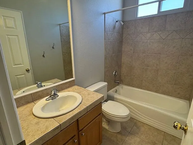 2409 E 200 S — Photo 13