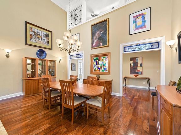 3rd image of 8873 Shining Oak Ct