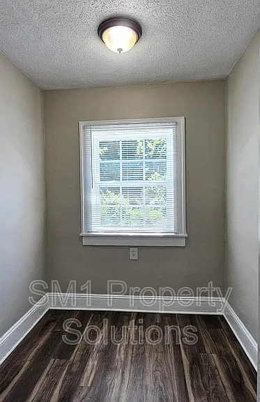 1215 Arlington St — Photo 8