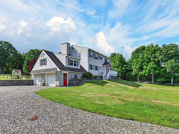 4th image of 156 Lackawack Hill Road