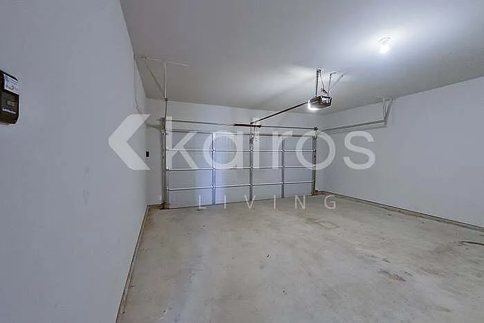 712 Saint James Pl — Photo 21