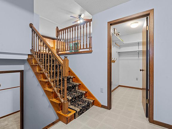5th image of 2483 Hidden Valley Ln