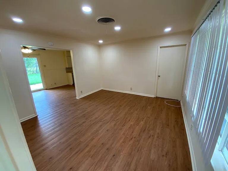 2826 Shady Hill Dr — Photo 3