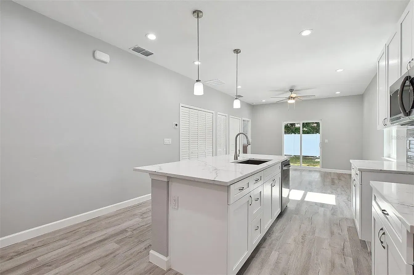 3 bed, 1500 sqft, $2,580 — Photo 3