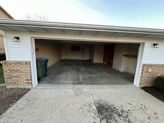 4th image of 1331 Spruce Ave