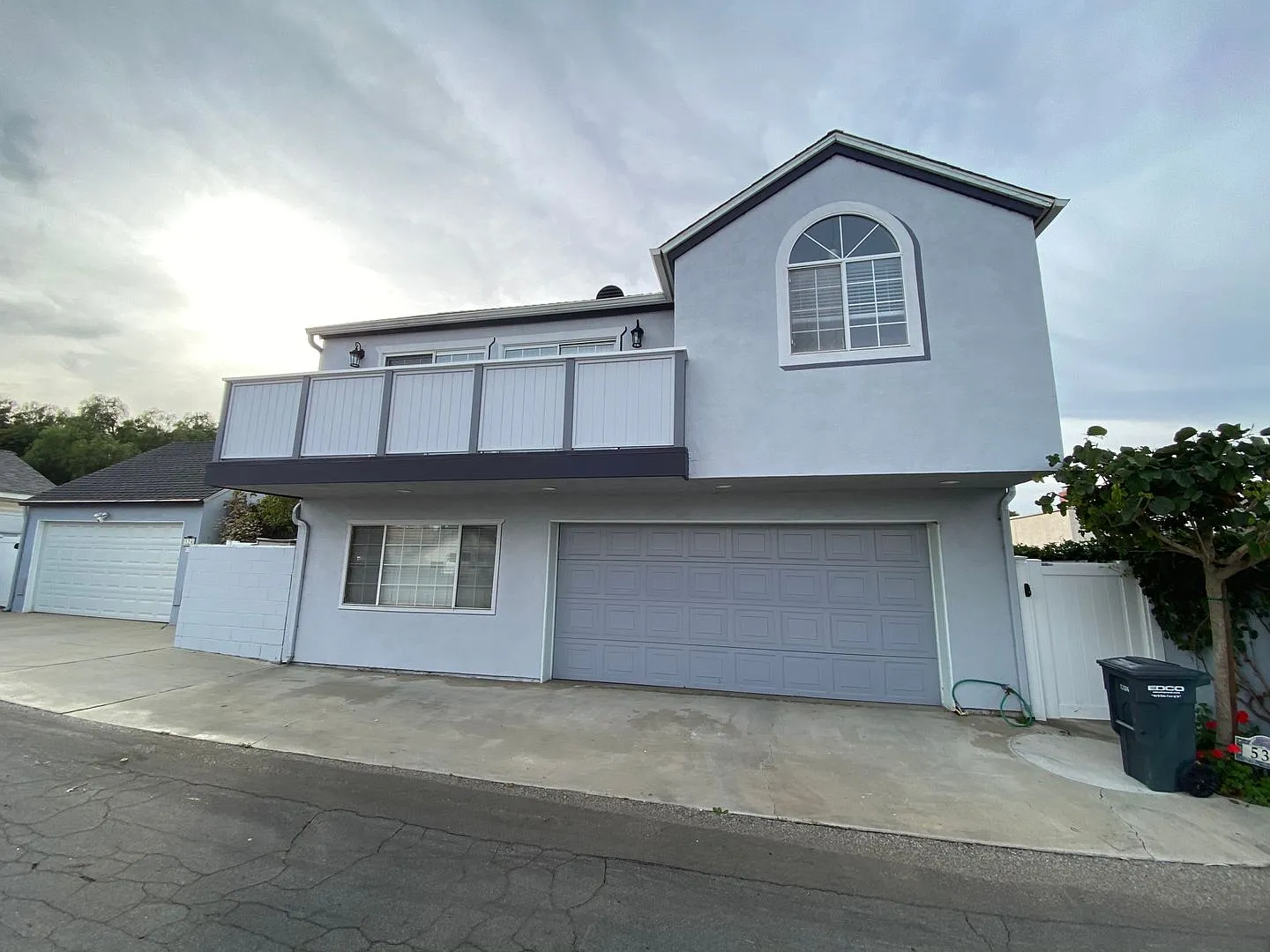 Downtown El Segundo Executive One Bedroom!! — Photo 3
