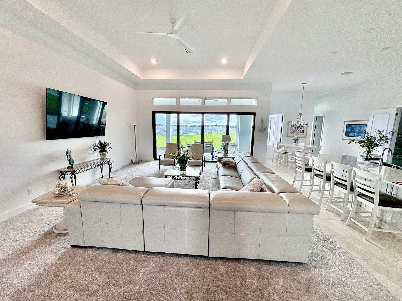 3 bed, 3.5 bath, 3664 sqft, $12,000 — Photo 3