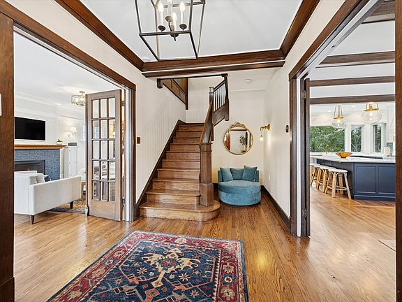 4th image of 236 Maplewood Rd