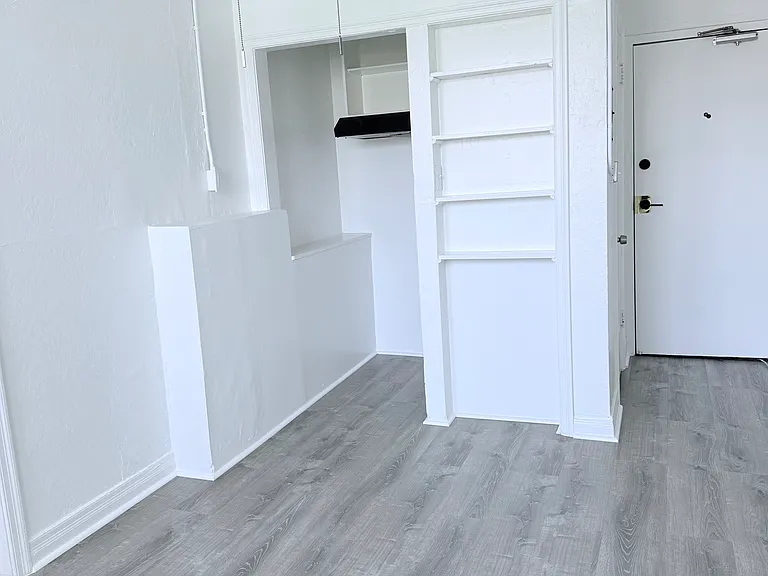 5870 Franklin ave — Photo 4
