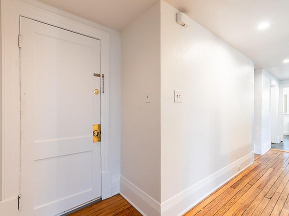 3rd image of 4412 Erie Ave #4
