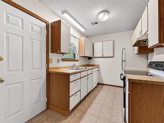 5th image of 2300 W Meadow Ln