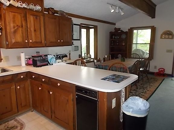 5th image of 65 Hobart Dr