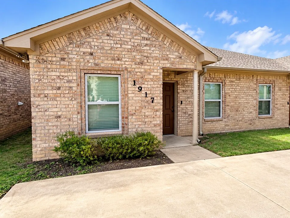 1917 Daisy Way