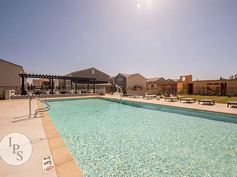 2830 E Tamarind Dr — Photo 35