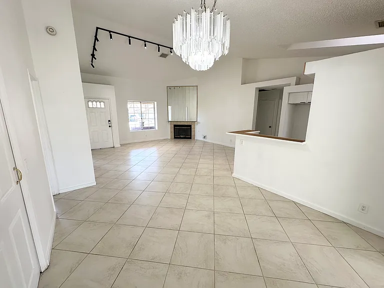 28821 Avenida Duquesa — Photo 4