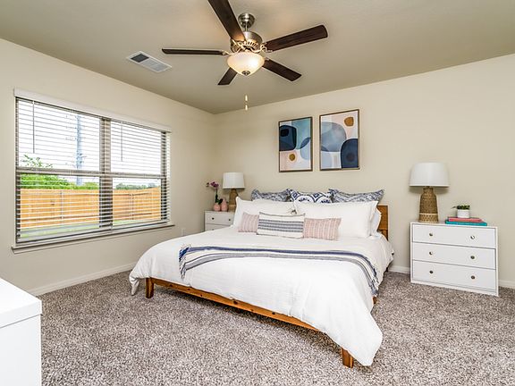 4th image of 425 Beall St #111