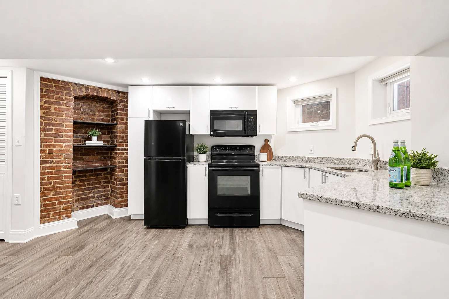 1 bed, 700 sqft, $1,999 — Photo 3